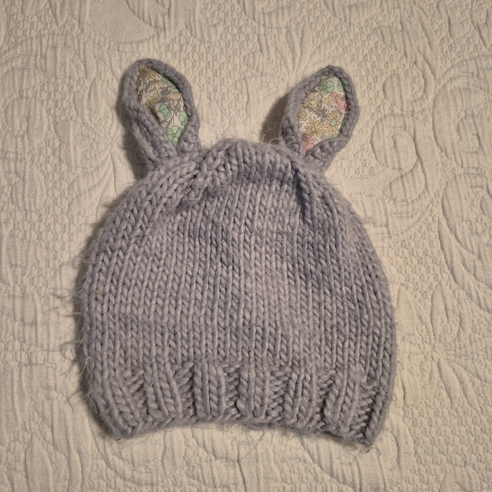 The The Blueberry Hill bunny ear beanie, 2-5 years gray flower fabric in ears